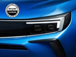 Opel Grandland AWD Plug-in Hybrid4 dettaglio fari anteriori